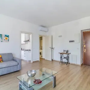 Domusmi Benedetto Marcello-28 Apartment Milan